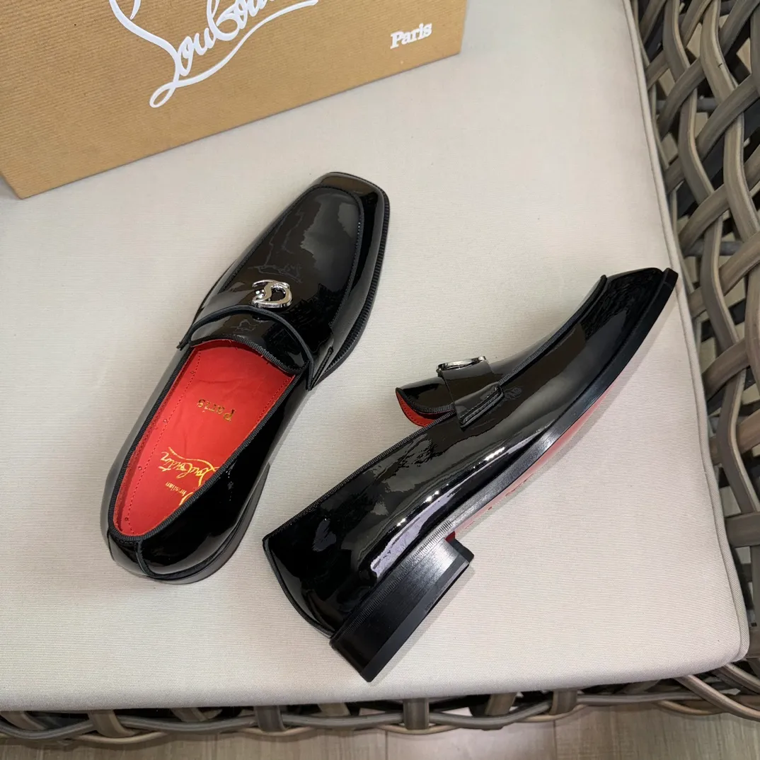 [CL red-soled shoes] Top P: 1020💰 Size 39-44 (⚠️38.45.46 custom-made, non-refundable and non-exchangeable) 🆑High-end men's business formal leather shoes, classic red-soled shoes | Fabric: Original imported first-layer cowhide, iconic rivet decoration | Lining: water-dyed cowhide lining Outsole: red cowhide outsole imported from Italy Brand: Christia*.Loubouti* 🆑 High-end men's business dress shoes | classic red soled shoes | Upper: original imported first layer cowhide iconic rivet decoration | Linning: Water dyed cow skin inner Outsole: red cowhide outsole imported from Italy Size: 39-44 (38.45.46 customized) Brand: Christia*.Loubouti*